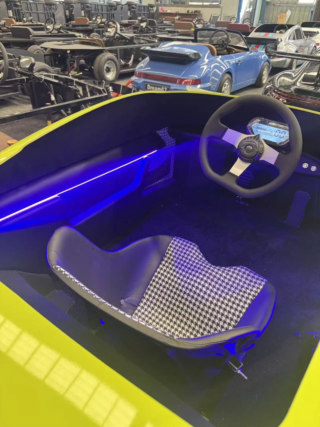 gt3 standard cabin photograph